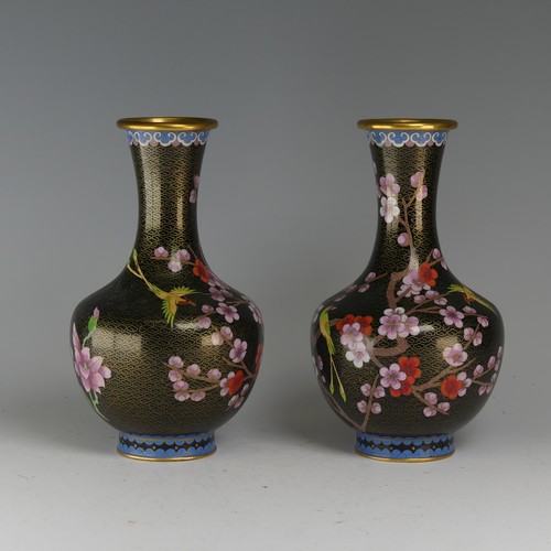 162 - A pair of contemporary Chinese Cloisonne Vases, H 13 cm (2)