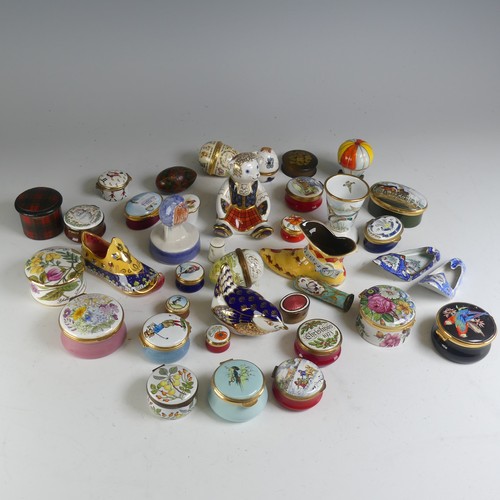 130 - A quantity of mainly Crummles enamel Patch Boxes, to comprise animal scenes, winter scenes, flora, e... 