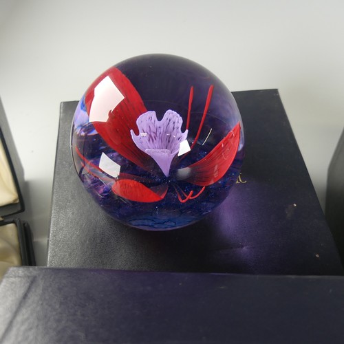 146 - A small quantity of limited edition Caithness glass Paperweights, to include 'Coral Damson' (495/500... 