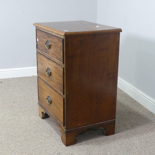 505 - An Edwardian mahogany bedside Chest of drawers, with three drawers raised on bracket feet, W 56.5 cm... 