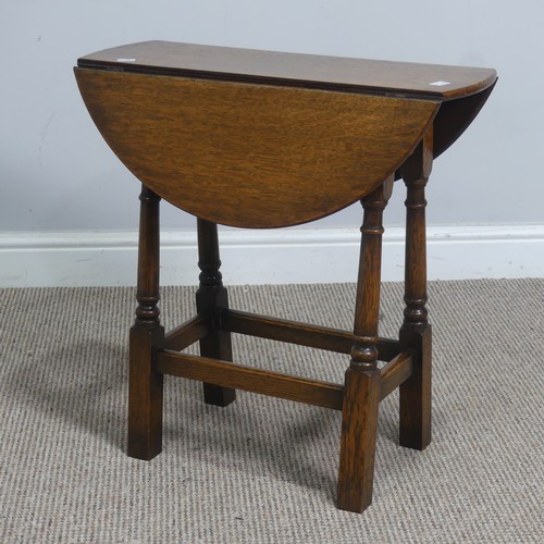 532 - A Brights of Nettlebed oak nest of three Tables, W 56 cm x H 50.5 cm x D 38.5 cm, together with anot... 