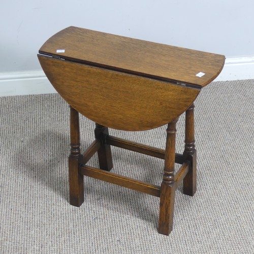 532 - A Brights of Nettlebed oak nest of three Tables, W 56 cm x H 50.5 cm x D 38.5 cm, together with anot... 