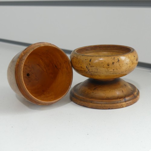 542 - An early 19th century fruitwood treen String Box, in the form of an Acorn, H 13 cm.