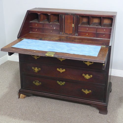 550 - A Georgian oak Bureau, W 106 cm x H 107.5 cm x D 58 cm.