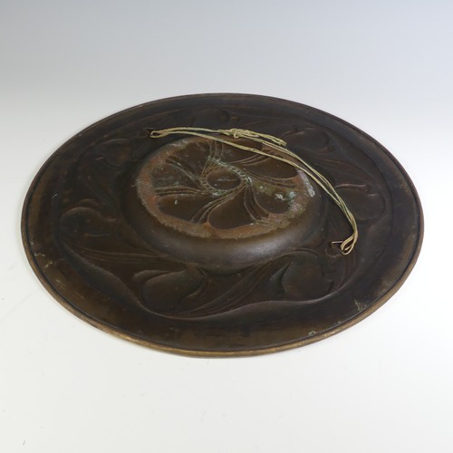 560 - An Arts and Crafts brass Charger, decorated with Art Nouveau inspired stylised foliage, W 46 cm.... 