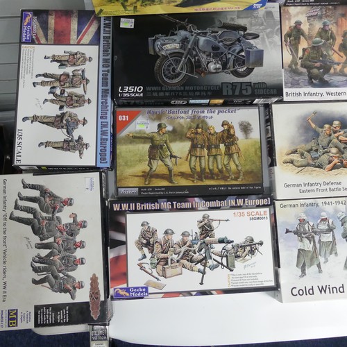 299 - Twenty-two various 1:35 Scale Plastic Military Model Kits, including Border BT-005 Pz.Kpfw.IV Ausf.H... 