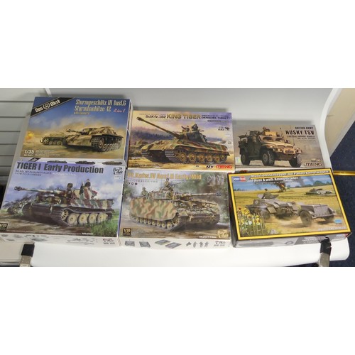 299 - Twenty-two various 1:35 Scale Plastic Military Model Kits, including Border BT-005 Pz.Kpfw.IV Ausf.H... 