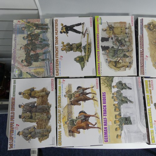 298 - A collection of forty-two Dragon 1:35 Scale Plastic Military Model Kits, guns and soldiers, includin... 