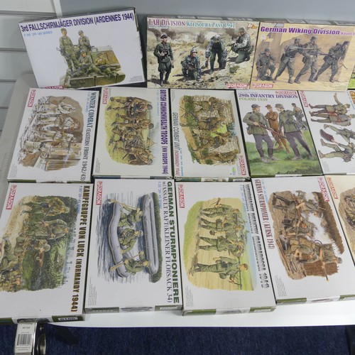 298 - A collection of forty-two Dragon 1:35 Scale Plastic Military Model Kits, guns and soldiers, includin... 