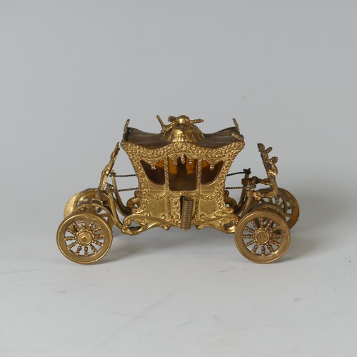 514 - An early 20th Century novelty tape Measure, in the form of a gilt metal Coronation Coach/Carriage, w... 