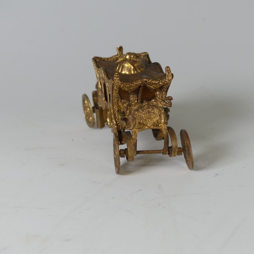 514 - An early 20th Century novelty tape Measure, in the form of a gilt metal Coronation Coach/Carriage, w... 