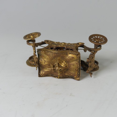 514 - An early 20th Century novelty tape Measure, in the form of a gilt metal Coronation Coach/Carriage, w... 