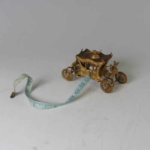 514 - An early 20th Century novelty tape Measure, in the form of a gilt metal Coronation Coach/Carriage, w... 