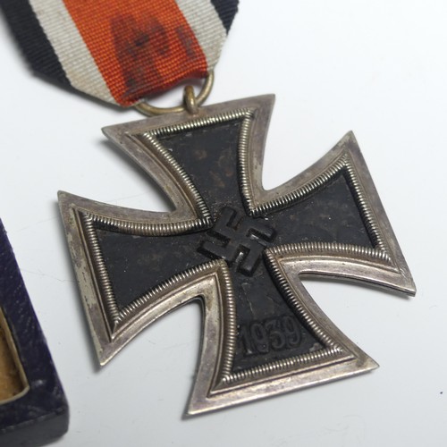 201 - A WW2 Third Reich German 'Cross of Honor of the German Mother' Medal, First Class (Gold Cross - 8 or... 