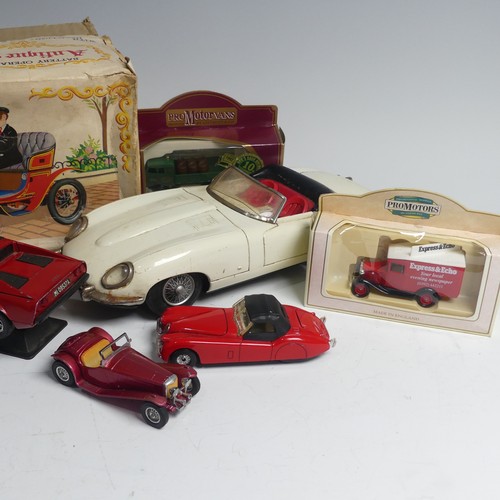 292 - A 1960's Japanese Tomiyama tin plate model of Jaguar E type, lacking box, together with a tinplate b... 