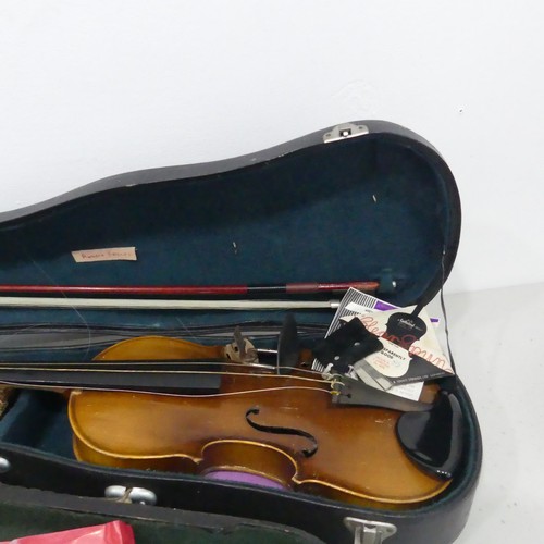 276 - A cased 20th century Violin, label to inside 'copy of, Antonius Stradivarius, made in Germany', toge... 