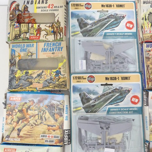 316 - A collection of eight Airfix H0:00 scale Figure Kits, including 'World War One German Infantry', 'Wo... 