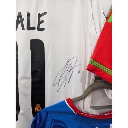 226 - Football; Gareth Bale; A signed Wales replica Home short sleeved Shirt, 2015-16 season, ink signatur... 