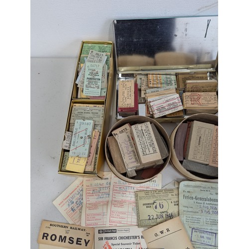 352 - Transport interest: a large quantity of mainly Edmondson style railway tickets, including bus and tr... 