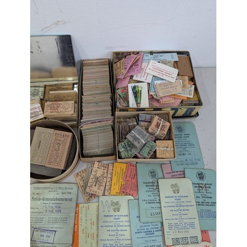 352 - Transport interest: a large quantity of mainly Edmondson style railway tickets, including bus and tr... 