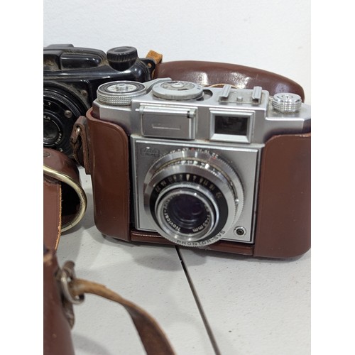 256 - Cameras: five various vintage cameras including a Zeiss Icon Contina 35mm camera with Prontor-SVS sh... 