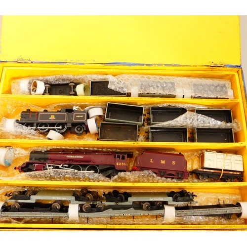 343 - Hornby Dublo 3-rail electric model railway, including 4-6-2 LMS 'Duchess of Athol' 6231 locomotive a... 