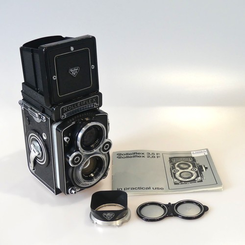 246 - Franke & Heidecke Rolleiflex model 3.5F Twin Lens Reflex Camera, serial number 3.5F 2286895, Car... 