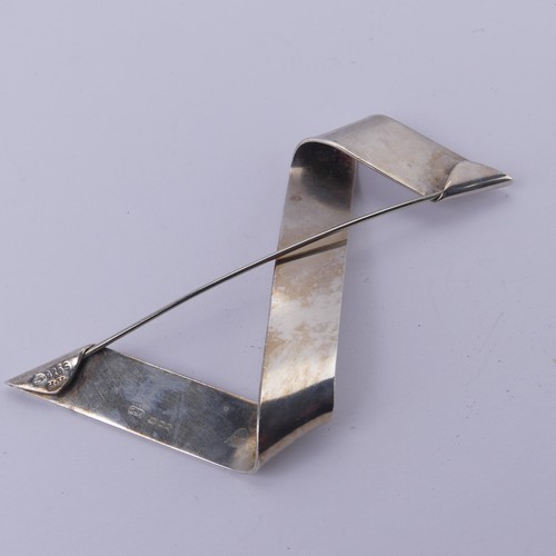 239 - Hans Hansen for Georg Jensen; a modernist silver Zig Zag Brooch, designed by Gail Spence, London imp... 