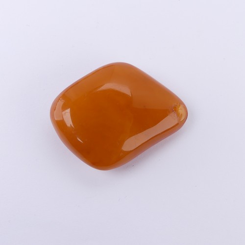 187 - A graduated amber bead Necklace, the 32 oval beads approx. 8.5mm - 29mm, on a replacement metal trac... 