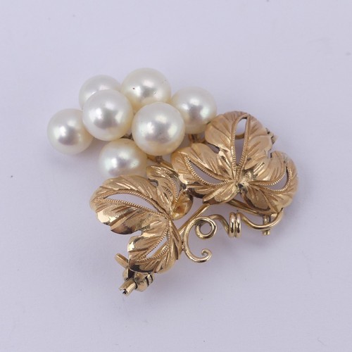 224 - A cultured pearl Brooch, in the form of a fruiting vine, mounted in 14ct yellow gold, 3cm long, 6.9g... 