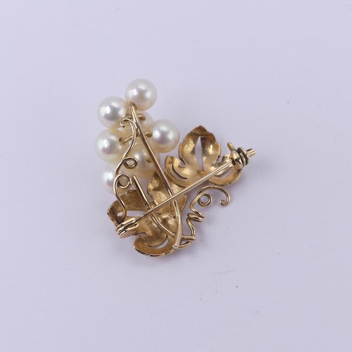 224 - A cultured pearl Brooch, in the form of a fruiting vine, mounted in 14ct yellow gold, 3cm long, 6.9g... 