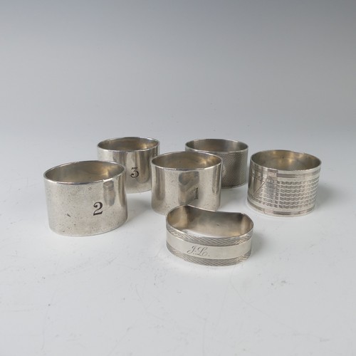 35 - A set of three George V silver Napkin Rings, by Martin Hall & Co Ltd., hallmarked Sheffield, 191... 