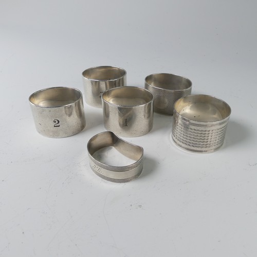 35 - A set of three George V silver Napkin Rings, by Martin Hall & Co Ltd., hallmarked Sheffield, 191... 