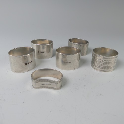 35 - A set of three George V silver Napkin Rings, by Martin Hall & Co Ltd., hallmarked Sheffield, 191... 