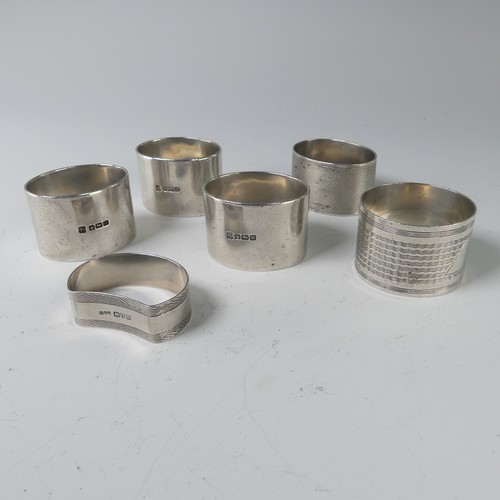 35 - A set of three George V silver Napkin Rings, by Martin Hall & Co Ltd., hallmarked Sheffield, 191... 