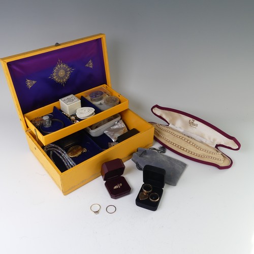 249 - A quantity of Jewellery and Costume Jewellery, including a narrow 22ct gold Band, 2.5g, an 18ct gold... 