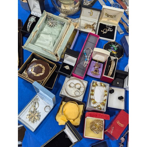 250 - A quantity of Costume Jewellery, including a silver gilt hinged bangle, gilt metal and bead necklace... 