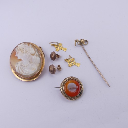 261 - A 9ct yellow gold mounted oval shell Cameo Brooch, together with a stickpin with fox mask and riding... 