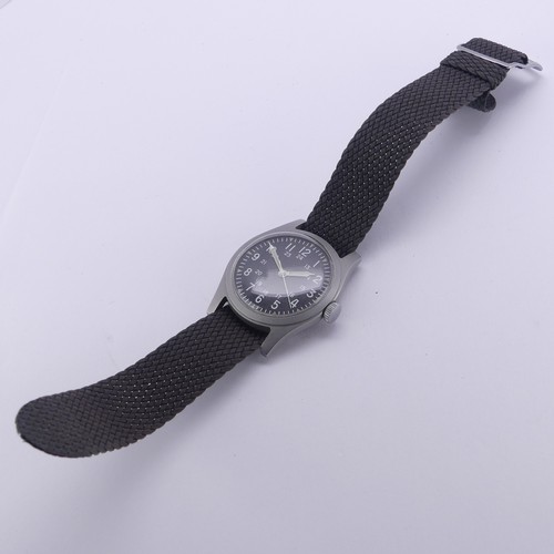 90 - A Hamilton US military issue 1982 Wristwatch, ref. MIL - W - 46374B, with black dial, luminous hands... 