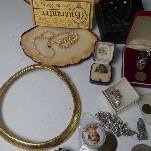 274 - A quantity of Jewellery and Costume Jewellery, including a pair of 9ct gold earrings set diamond poi... 