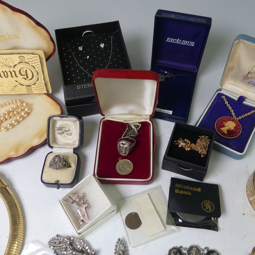 274 - A quantity of Jewellery and Costume Jewellery, including a pair of 9ct gold earrings set diamond poi... 