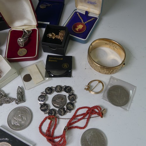 274 - A quantity of Jewellery and Costume Jewellery, including a pair of 9ct gold earrings set diamond poi... 