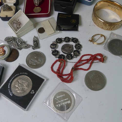 274 - A quantity of Jewellery and Costume Jewellery, including a pair of 9ct gold earrings set diamond poi... 