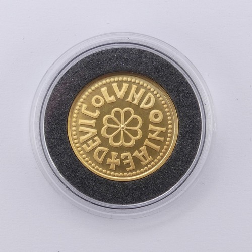 314 - A modern replica Coenwulf gold Penny, the edge marked 916, 4g.