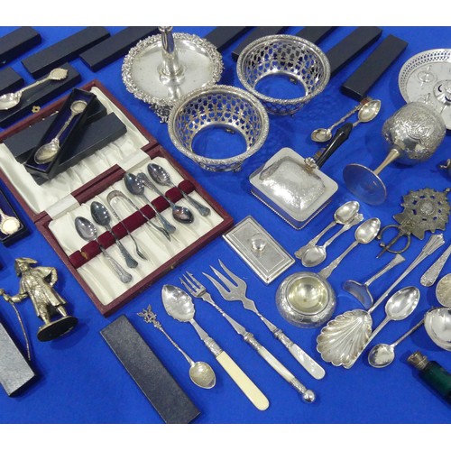 248 - A quantity of vintage Costume Jewellery and Silver Plate, including necklaces, brooches, earrings, f... 