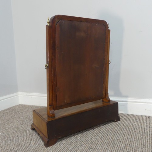 583 - A Georgian mahogany dressing table swing Mirror, the beveled mirror plate encased in carved giltwood... 