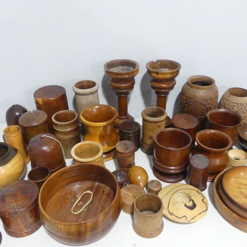 650 - A quantity of 20th century turned Treen, including, a pair of Goblets, string Boxes, Vessels, Vases,... 