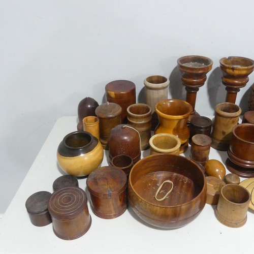 650 - A quantity of 20th century turned Treen, including, a pair of Goblets, string Boxes, Vessels, Vases,... 