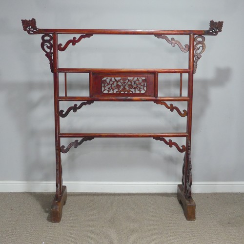 706 - An antique Chinese carved wood clothes/robe Rack, decorated with pierced foliate carvings W 119 cm x... 