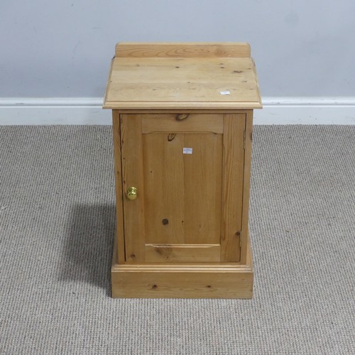 723 - A pine bedside pot Cupboard, W 40 cm x H 64 cm x D 33 cm.